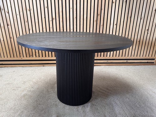 Very carina black round - carina,